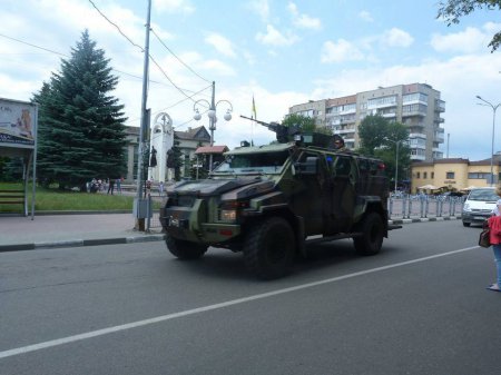 Продолжение следует: на Мукачево выдвинулась уже третья колонна бронетехники ( ФОТО, ВИДЕО)