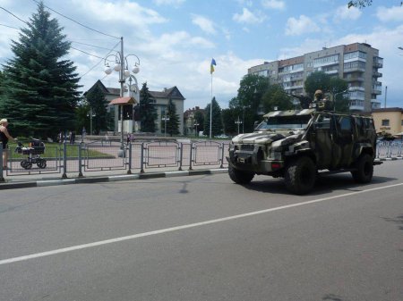 Продолжение следует: на Мукачево выдвинулась уже третья колонна бронетехники ( ФОТО, ВИДЕО)