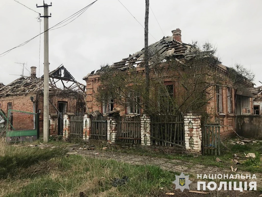 Пекельна доба для Пологівського району: поліцейські показали наслідки вчорашніх обстрілів регіону