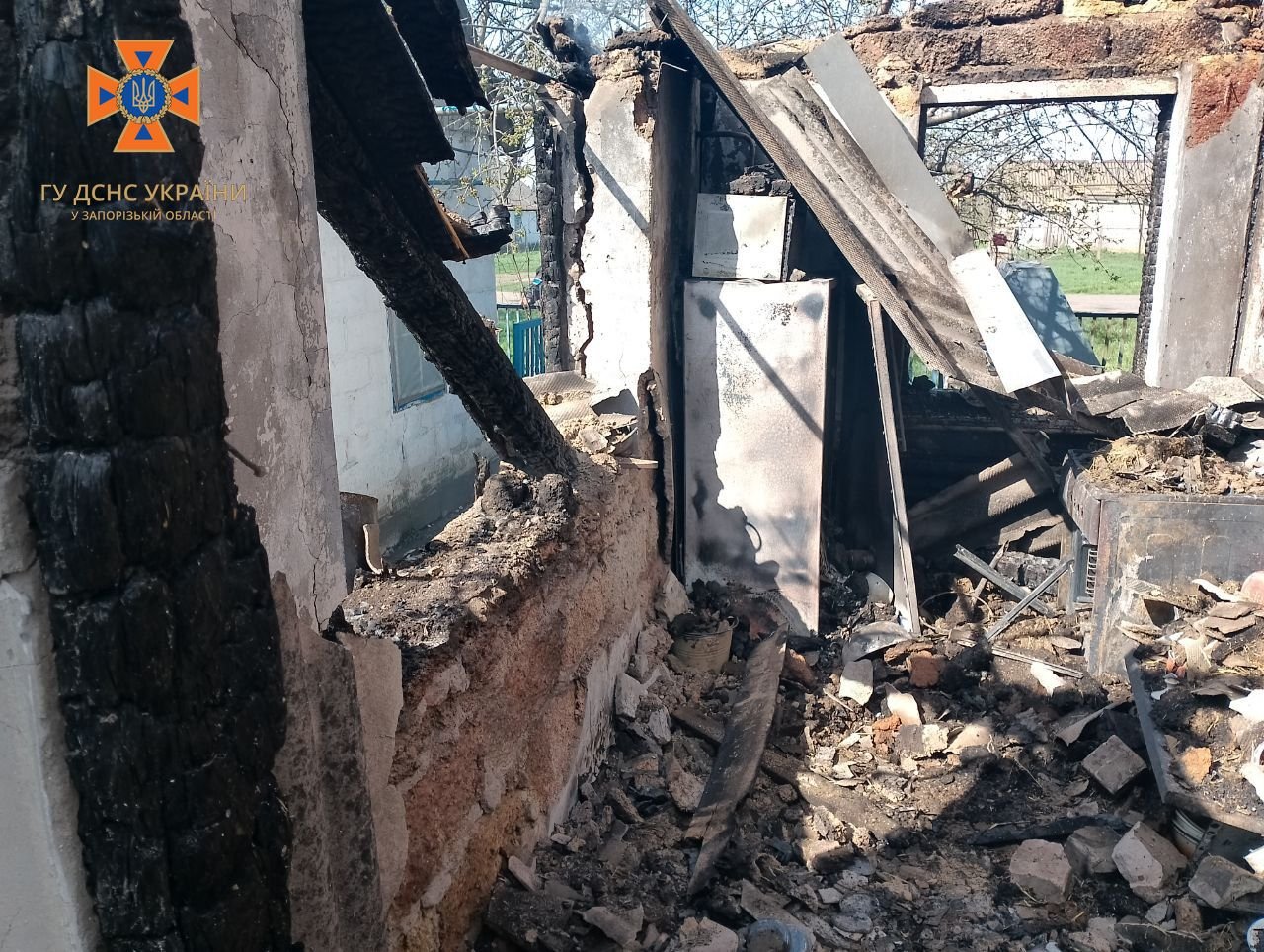 В одному з сіл Запорізької області пожежа забрала життя трьох людей