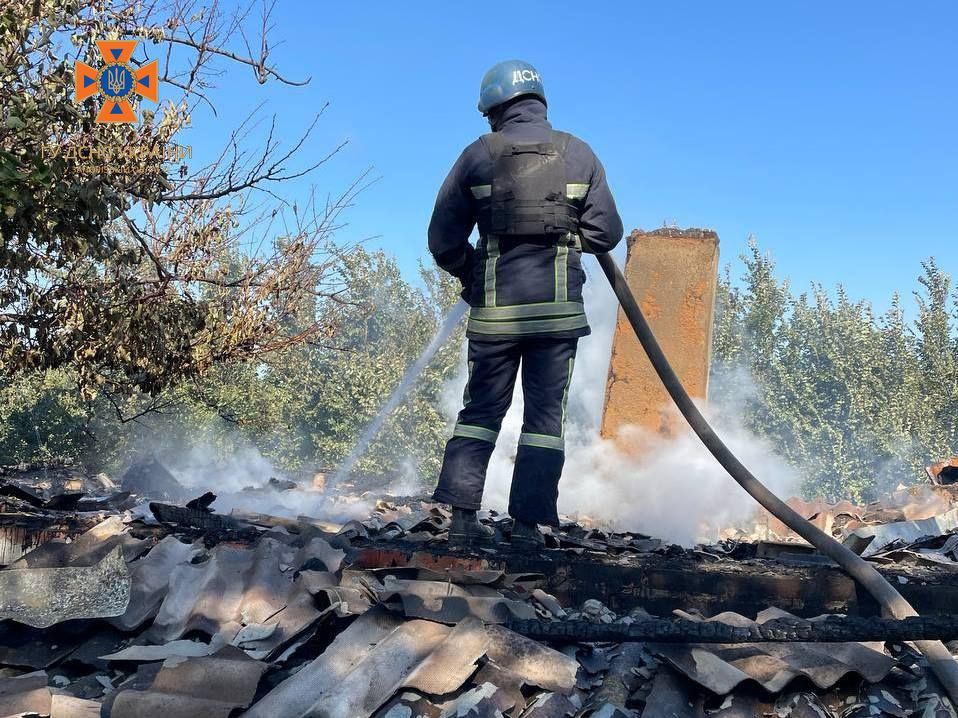 У трьох районах Запорізької області ліквідовували наслідки обстрілів